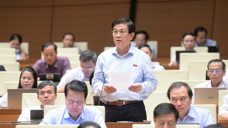 Quốc hội thông qua 3 luật, thảo luận về giải quyết kiến nghị cử tri